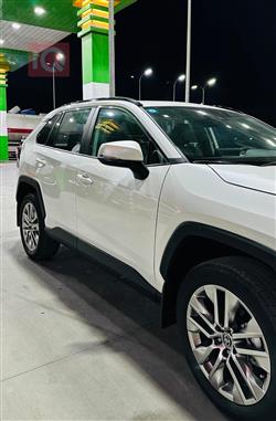 تۆیۆتا ڕاڤ 4